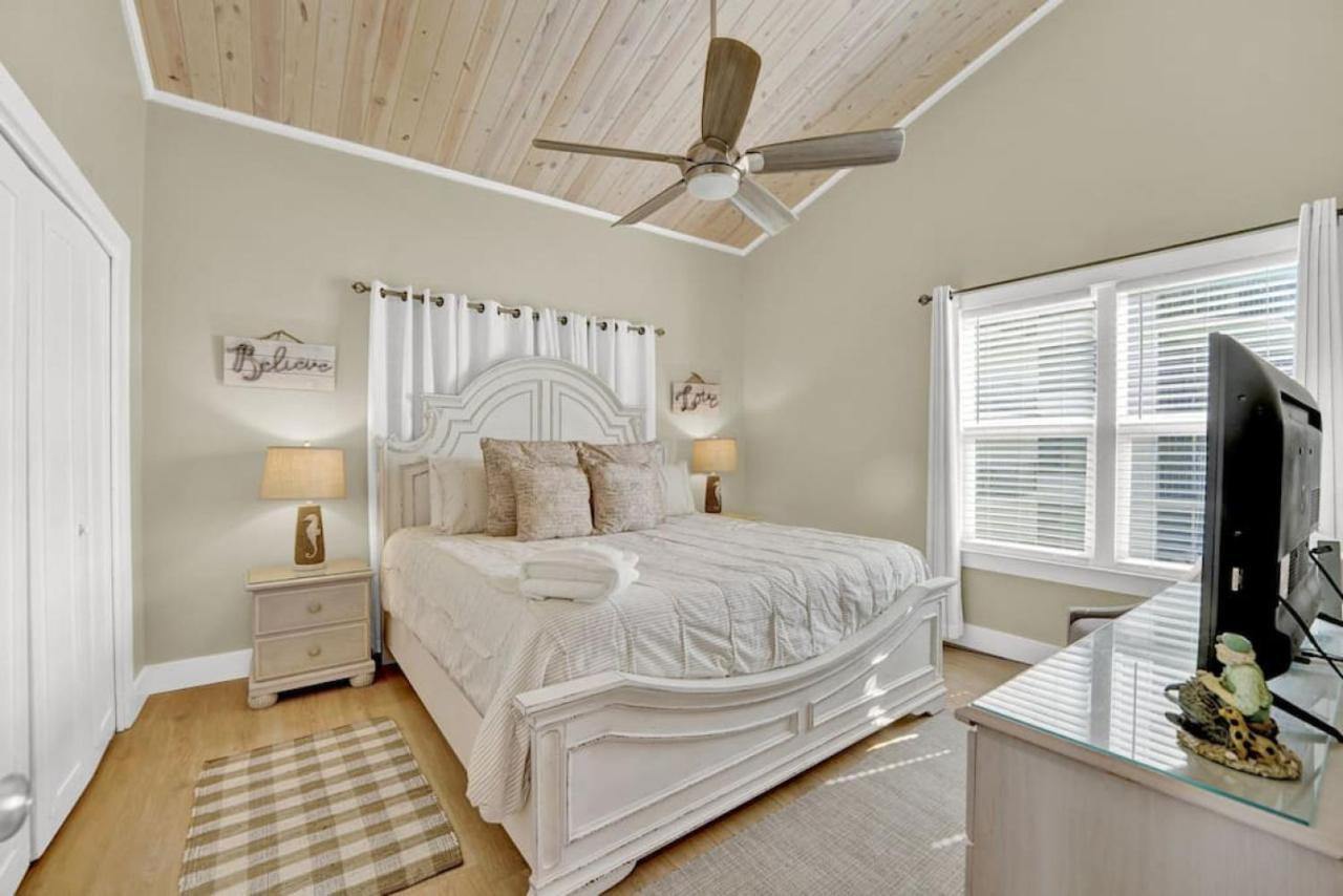 Holiday home Queens Pcb Beach-front With Regal Gulf Views *