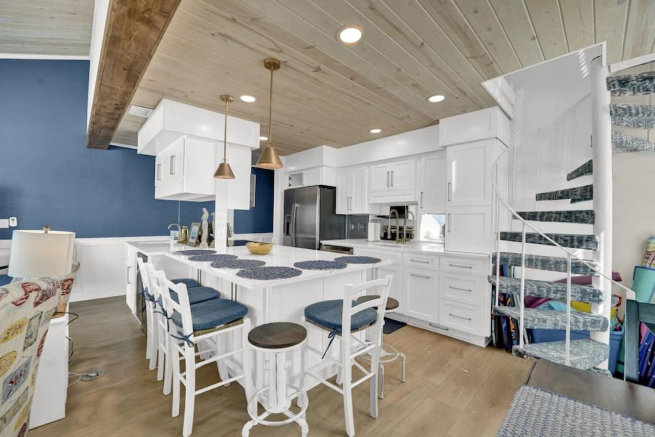 Holiday home Queens Pcb Beach-front With Regal Gulf Views *